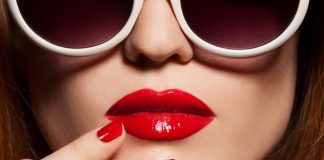 Cách tẩy trang son môi đỏ sau đêm Giáng sinh