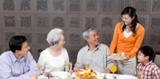 Làm sao để ăn uống đảm bảo sức khỏe ngày Tết?