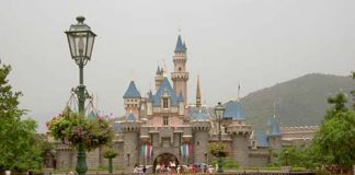 Đến công viên Disneyland tìm về tuổi thơ