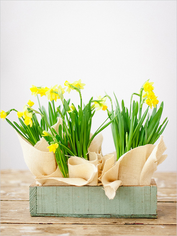 'Lượm' 3 cách cắm hoa để bàn đẹp trang trí nhà cuối tuần