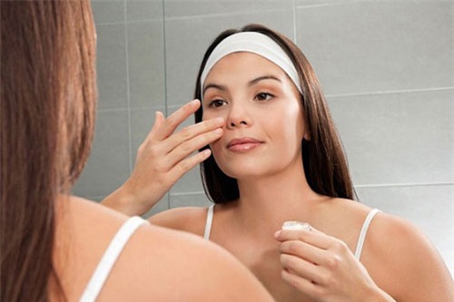9 bước massage da mặt đúng cách với kem dưỡng ẩm - 2