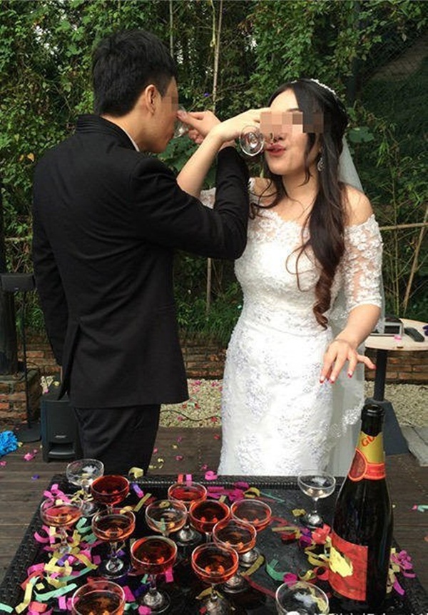 Chuyện lạ: Cặp đôi làm lễ chia tay y như đám cưới
