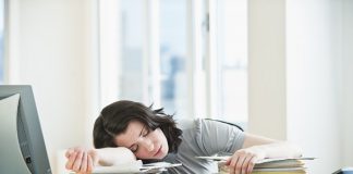 Tuyệt chiêu để tránh cơn buồn ngủ sau bữa trưa