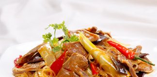 Lưỡi heo xào lăn