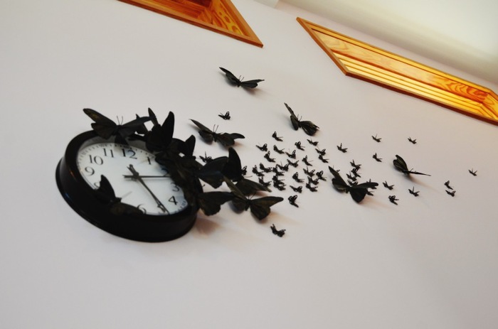 Đồng hồ treo tường với đàn bướm bay tuyệt xinh