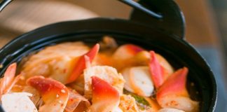 Suýt xoa với canh kim chi hải sản đổi vị bữa cơm nhà