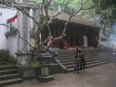 Đến thăm khu di tích lịch sử Đền Hùng