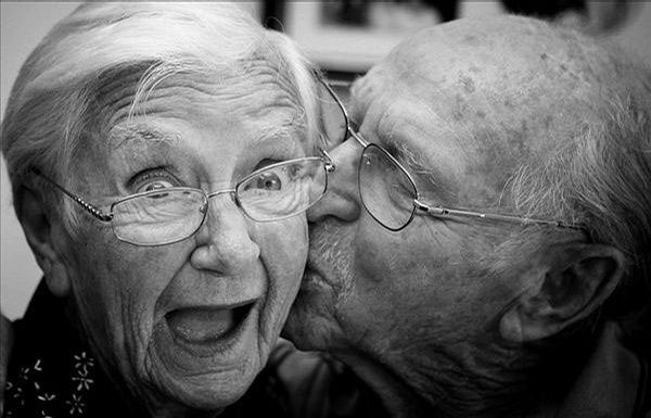 5 cách giúp người lớn tuổi kéo dài khả năng yêu