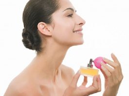 Cách làm hết mùi nước hoa trên cơ thể - 1