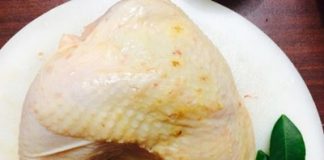 'No căng rốn' với món gà rang lá chanh truyền thống