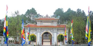 Đầu năm thăm đền Huyền Trân công chúa