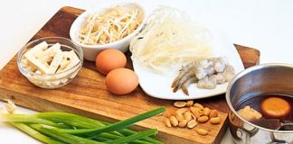 Mỳ gạo xào thập cẩm nóng hổi ngày thu