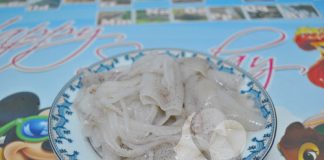 Cách nấu canh mực dưa chua ăn thật "đã"