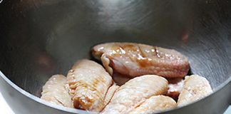 Làm cánh gà chiên sốt cà khai vị bữa cơm gia đình