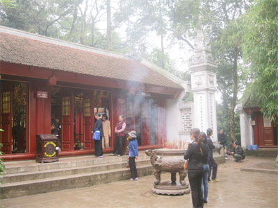 Đến thăm khu di tích lịch sử Đền Hùng