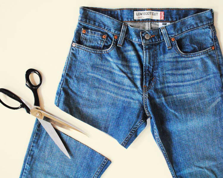 Tự chế quần jeans cũ thành rách lòi túi cực hot   - 2