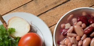 Cách làm sườn non nấu đậu cho bữa tối thêm ngon