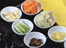 Làm sao để nấu ếch hầm nồi đất?