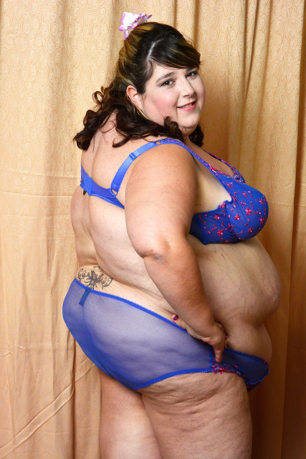 Nàng béo 152kg tự tin chụp ảnh nude khoe cơ thể