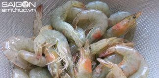 Làm tôm kho sa tế cay ngon ấm áp cho cả nhà