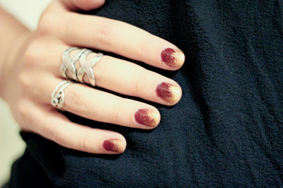 Vẽ nail nghệ thuật cho móng tay thêm xinh