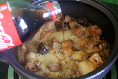 Cách làm thịt kho coca với nấm hương thơm mềm đậm đà