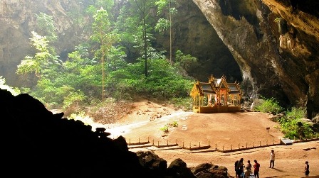 Khám phá hang động huyền bí ở Thái Lan