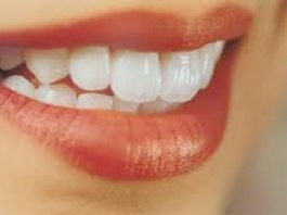 Cách làm trắng răng bằng dâu tây