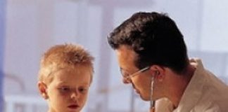 Nguyên nhân và cách điều trị trẻ bị còi xương