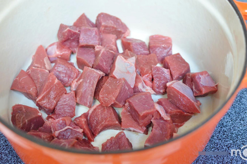 Thịt bò om khoai tây hấp dẫn cho bữa cơm chiều tối