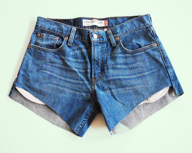 Tự chế quần jeans cũ thành rách lòi túi cực hot   - 7
