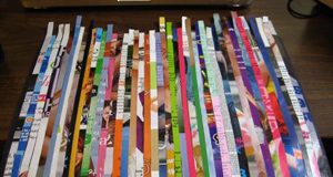 Tái chế giấy báo thành tranh treo tường nghệ thuật