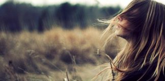 Này anh, không yêu nhau nữa thì buông tay em ra!