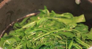 Rau muống xào bạch tuộc - món xào ngon cho ngày hè