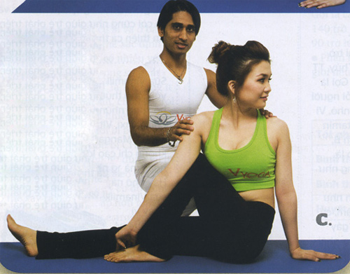 4 động tác Yoga giúp cho thân hình cân đối - 3
