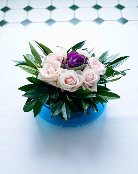 Cách cắm hoa bằng đĩa trang trí bàn ăn tuyệt đẹp
