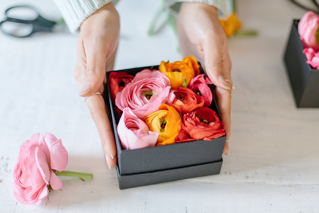 Cách cắm hoa mao lương trong hộp đựng quà cực xinh - 6