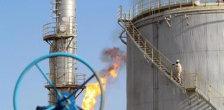 Giá dầu ngày 4/4 giảm trên thị trường châu Á