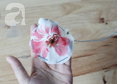 Cách làm tranh 3D hoa vải trang trí nhà đẹp ngỡ ngàng
