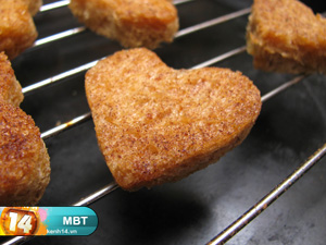 Cách làm cookies bánh mì tỏ tình ngày Valentine trắng