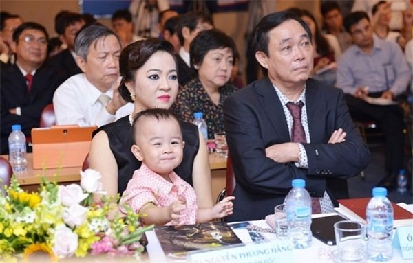 Đại gia Việt: Chiều vợ trẻ theo kiểu đế vương