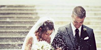 Mẹ chỉ cho con trai về cách chọn vợ