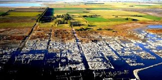 Thăm "thành phố ma" chìm dưới nước 25 năm