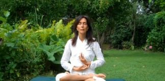 5 động tác yoga để 'trẻ mãi không già'