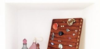 Dành 15 phút làm kệ đựng đồ trang sức bằng vải da lộn