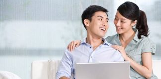 Sốc toàn tập vì con trai giống hệt tình cũ của vợ