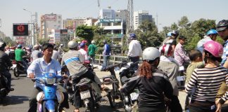 Tập thể dục, phát hiện thi thể dưới kênh Nhiêu Lộc