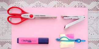 Cách làm lồng đèn giấy con heo cực dễ cho bé chơi Trung thu