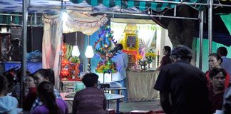 Chồng lấy kéo đâm chết vợ: Mẹ chết, cha ở tù, con bơ vơ