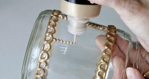 Cách làm lọ đựng nến sắc màu từ hộp thủy tinh cũ